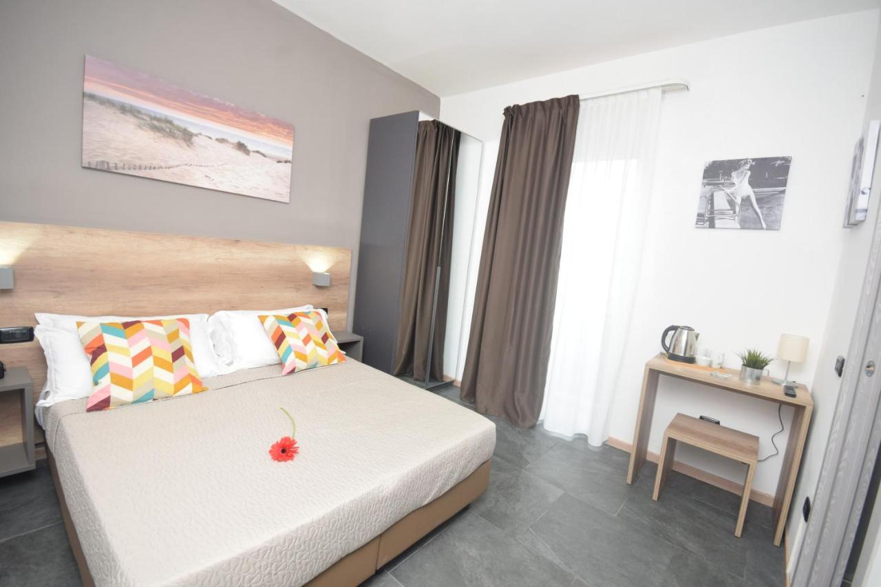 Hotel Crisvan Rimini Luaran gambar